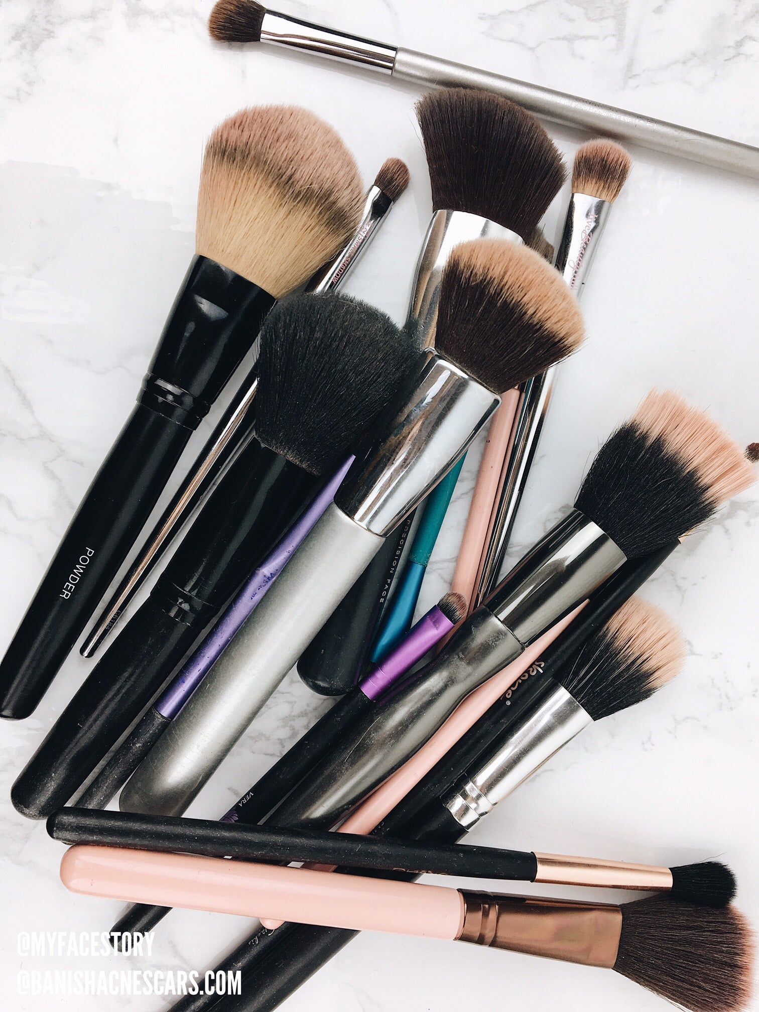 washing makeup brushes to avoid acne